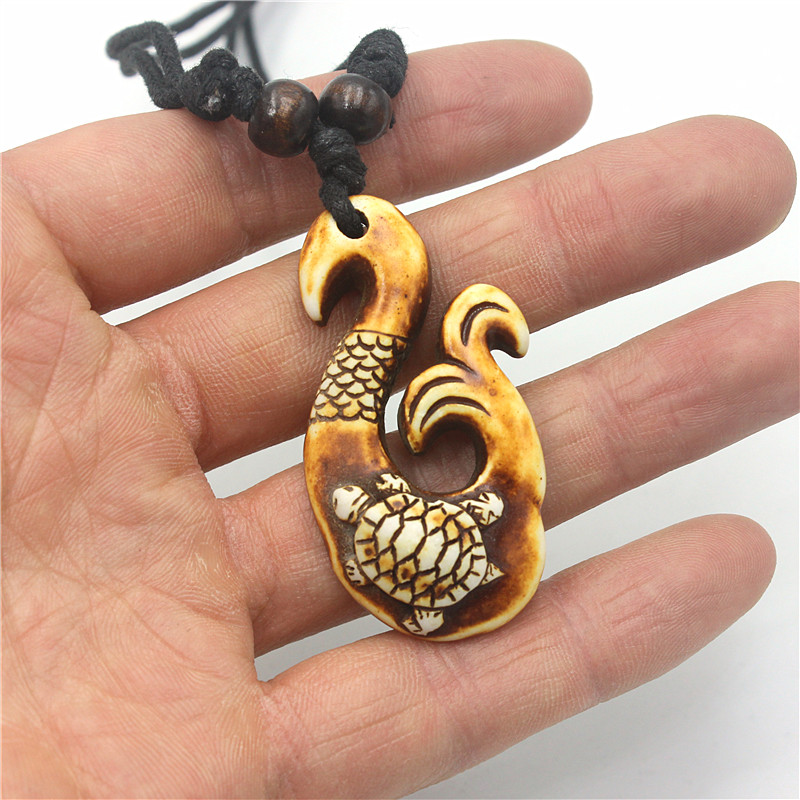 قلادات RUEMOY بتصميم خطاف السم - مراجعة Resin Art Necklace وسعره