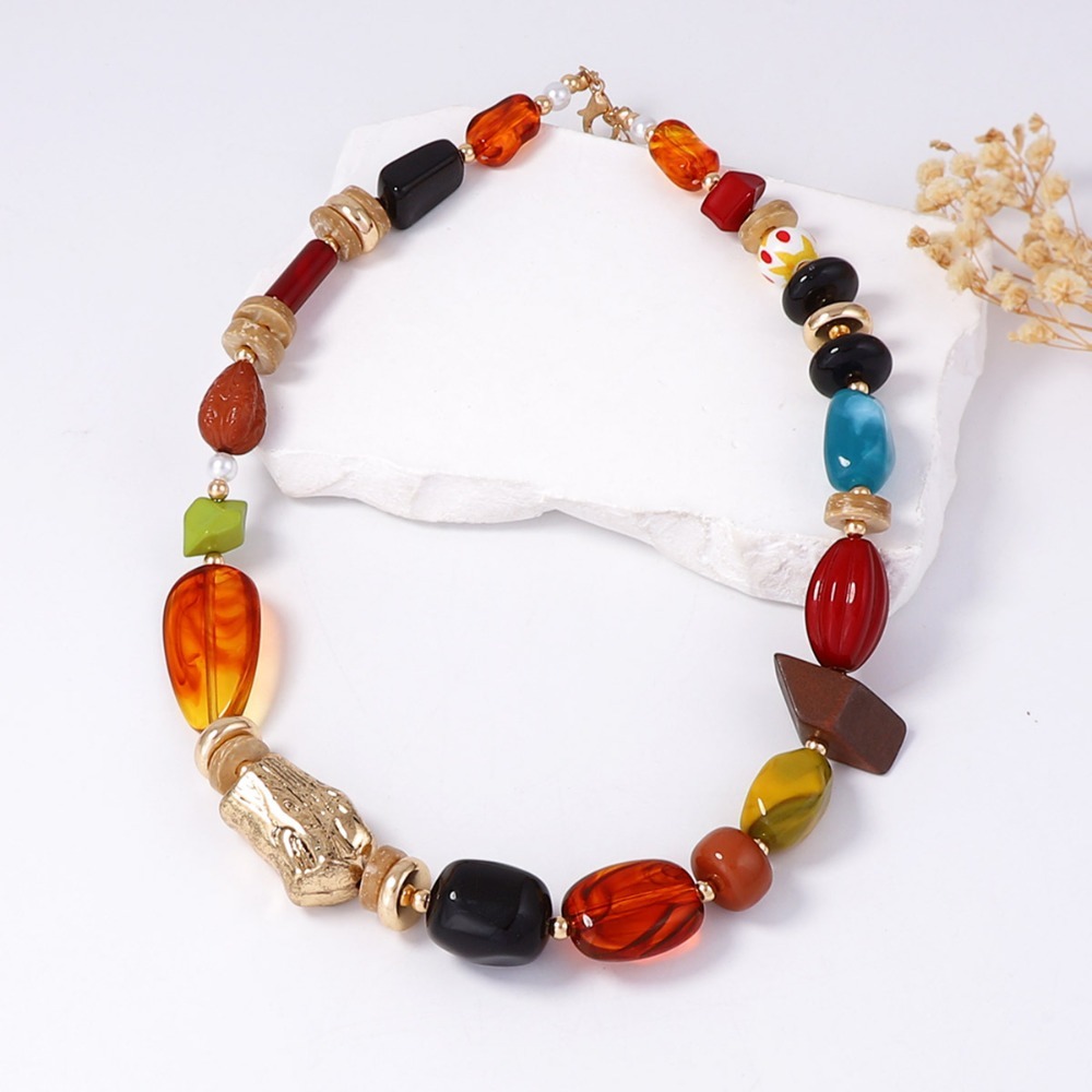 قلادة نسائية صيفية بتصميم بوهو - مراجعة Resin Art Necklace وسعره
